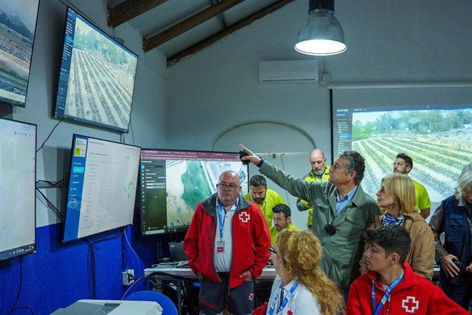 El consejero de Sanidad, Presidencia y Emergencias, Antonio Sanz, junto a la alcaldesa de Jerez, María José García-Pelayo, en la reunión del comité asesor del Plan Territorial de Emergencias de Protección Civil.