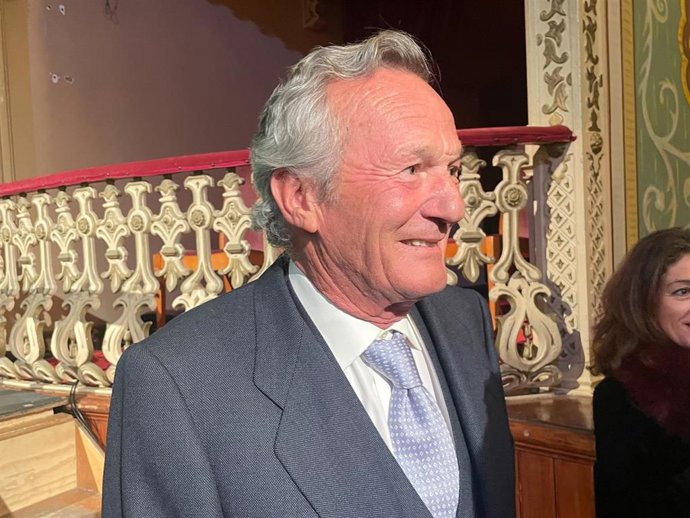 Luis Astolfi, discreto con el rey Juan Carlos, pero firme en su apoyo a la infanta Elena en la Feria de Abril