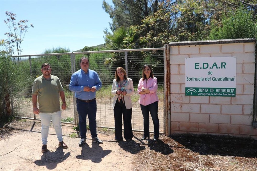 Representantes del PSOE de Jaén en el EDAR de Sorihuela de Guadalimar.