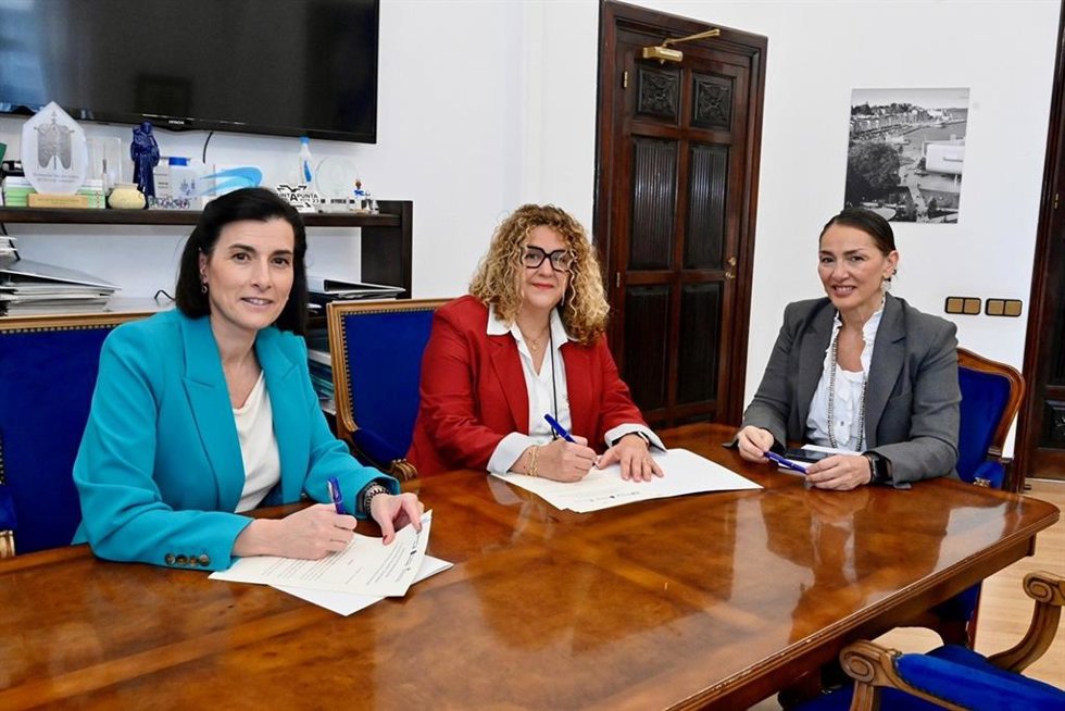Firma del convenio entre Ayuntamiento y Colegio de Psicólogos