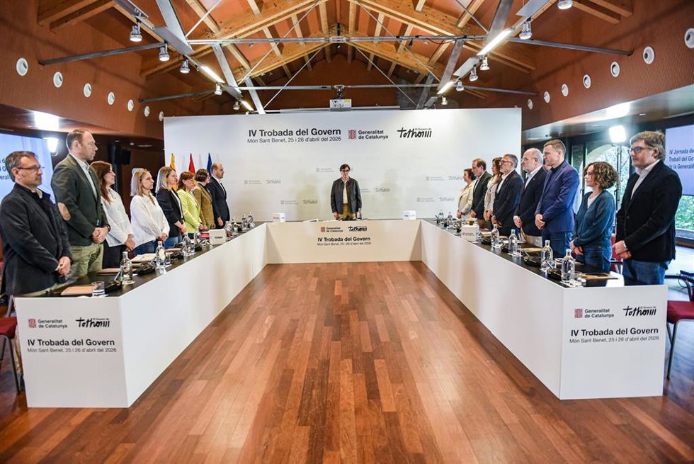 El presidente de la Generalitat de Catalunya, Salvador Illa (c), asiste a la IV Jornada de Treball del Govern, en Sant Fruitós de Bages, a 25 de abril de 2026, en Barcelona, Catalunya (España).