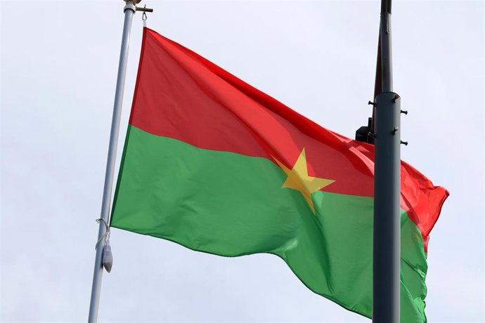 Archivo - Bandera de Burkina Faso (archivo)