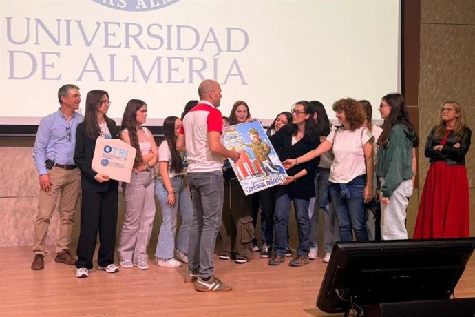 El equipo de IES La Puebla, de Vícar, recoge el primer premio del concurso ‘Descubriendo la Antártida’ en un acto celebrado en el campus en el marco de la Feria de la Innovación y la Ciencia.