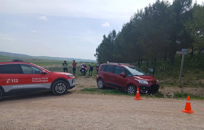 Agentes de la Policía Foral en el lugar del accidente mortal.