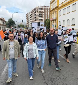 El candidato de Por Andalucía en Córdoba, Iván Fernández, en la manifestación por el alumnado con necesidades específicas de apoyo educativo.