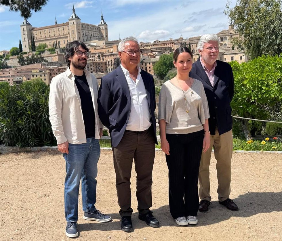 Lucía Siles y Jesús Plaza (en el medio), nuevos coordinadores de Sumar en C-LM