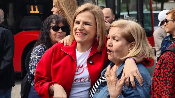 La secretaria general de los socialistas en València, Pilar Bernabé, en Orriols.