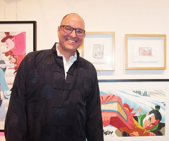 El director, productor y animador Tony Bancroft con 'Mulan'