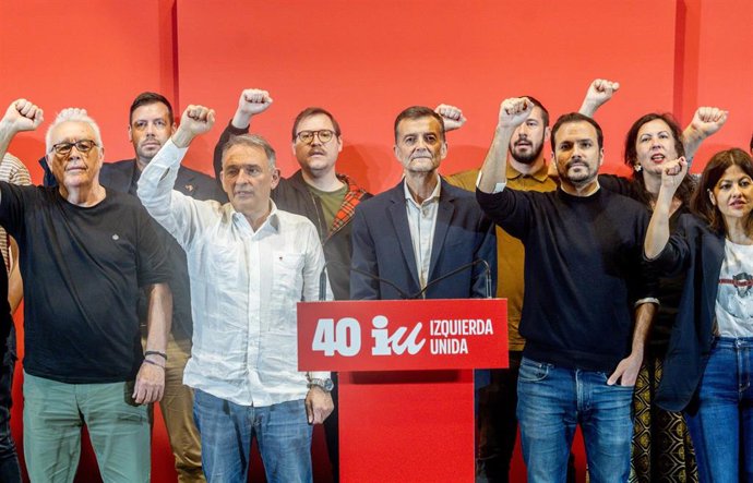 El coordinador federal de IU, Antonio Maíllo (c), durante el acto del 40 Aniversario de Izquierda Unida, en el anfiteatro de la sede de UGT, a 25 de abril de 2026, en Madrid (España)