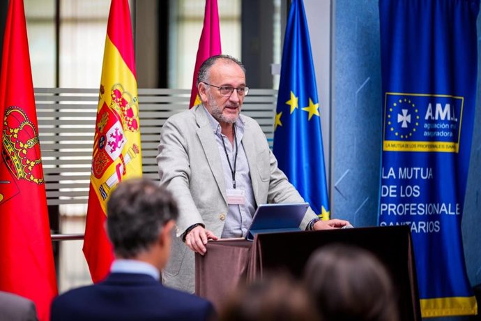 Carlos Molina asume la presidencia del Consejo Autonómico de Colegios de Médicos de Castilla-La Mancha