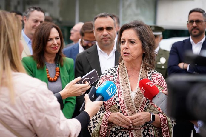 Imagen de la consejera de Sostenibilidad y Medio Ambiente, Catalina García, y la consejera de Fomento, Articulación del Territorio y Vivienda, Rocío Díaz, asisten a la reunión del Consejo Provincial de Granada de la Federación Andaluza de Caza (FAC)