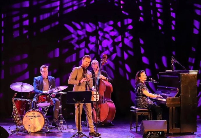 Archivo - Champian Fulton y The International Jazz Ensemble