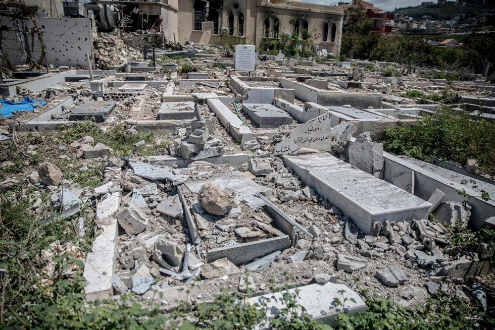 Bombardeo israelí en un cementerio en Mansuri, Líbano