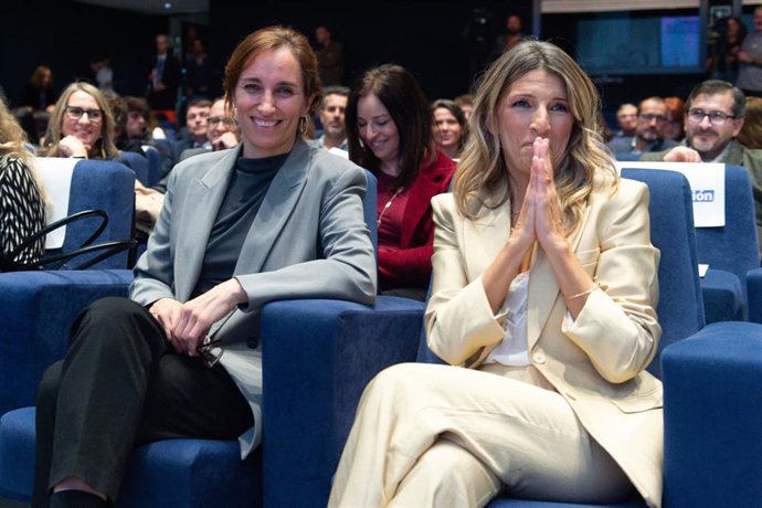 Archivo - (I-D)La ministra de Sanidad, Mónica García, y la vicepresidenta segunda y ministra de Trabajo y Economía Social, Yolanda Díaz, durante el aniversario de la Ley de prevención de Riesgos Laborales, a 5 de noviembre de 2025, en Madrid (España).