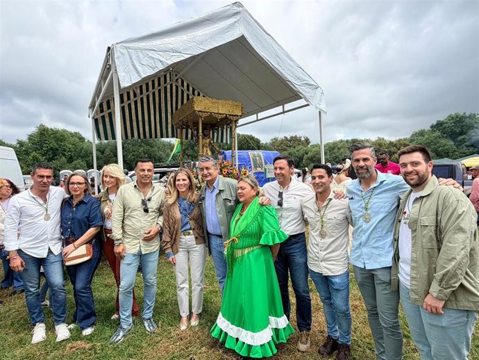 El candidato número uno por el Partido Popular de Cádiz, Antonio Sanz, en la Romería de San Isidro de Los Barrios (Cádiz).