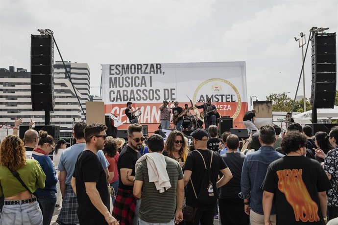 Más de 6.000 personas convierten GermanorFest en un encuentro de la cultura valenciana en Quart de Poblet.