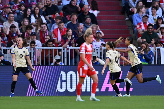 Ewa Pajor celebra el 0-1 en el Bayern-Barça Femení de ida de las semifinales de la Champions 25-26