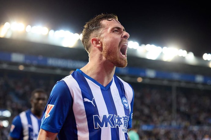 Toni Martinez of Deportivo Alaves celebrates after scoring the team's first goal during the LaLiga EA Sports match between Deportivo Alaves and CA Osasuna at Mendizorrotza on April 5, 2026, in Vitoria, Spain.