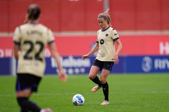 Archivo - Irene Paredes of FC Barcelona in action during the Spanish Women League, Liga F, football match played between Atletico de Madrid and FC Barcelona at Centro Deportivo Alcala de Henares on October 12, 2025 in Madrid, Spain.