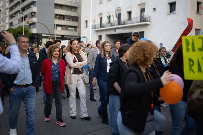 La vicesecretaria general del PSOE-A y candidata número uno por Huelva al Parlamento de Andalucía, María Márquez, en la manifestación de padres de niños con necesidades esspeciales en Huelva.