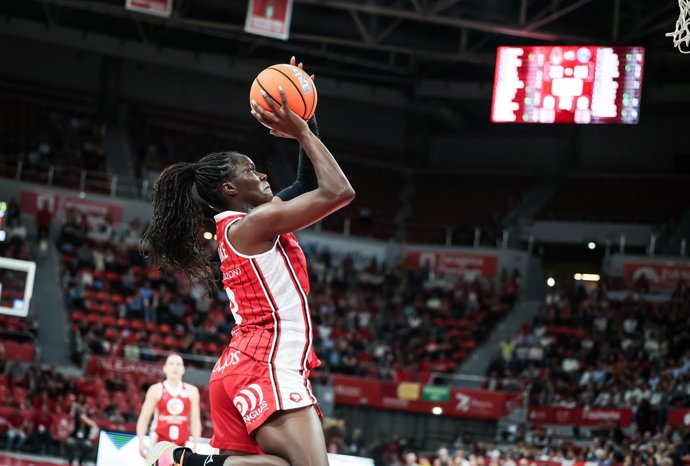 Lance de un partido del Casademont Zaragoza.