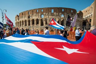 Archivo - Manifestación de solidaridad con Cuba en Roma