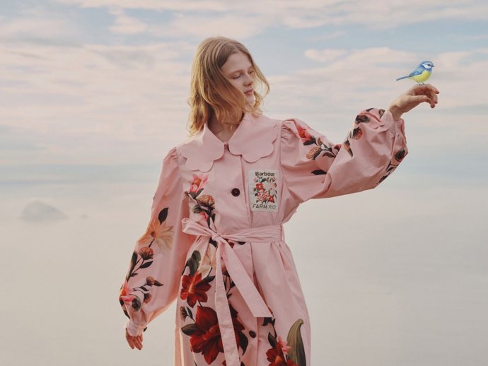 Una parka con mangas abullonadas y estampado floral es todo lo que necesitas para vivir -y sentir- la primavera