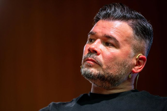 O porta-voz do ERC no Congresso dos Deputados, Gabriel Rufián, durante o debate “Què s'ha de fer?”, em 9 de abril de 2026, em Barcelona, Catalunha (Espanha). O debate, realizado na Universidade Pompeu Fabra, faz parte de uma série de eventos para 