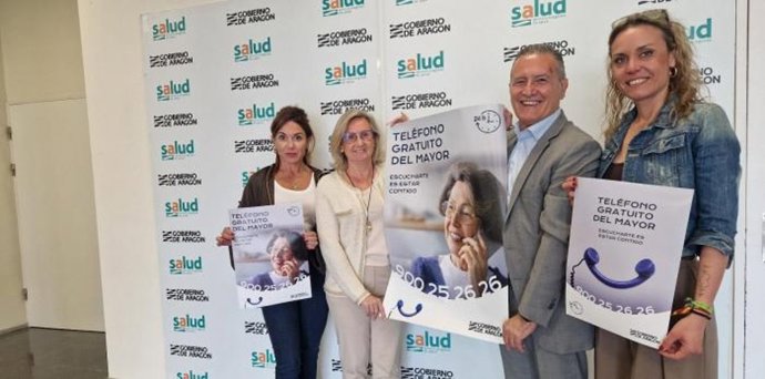 De izquierda a derecha, la directora de Enfermería del SALUD, Teresa Clares; la gerente del SALUD, Ana Castillo; el director general de Mayores, Máximo Ariza; y la gerente de Atención Primaria, Pilar Borraz.