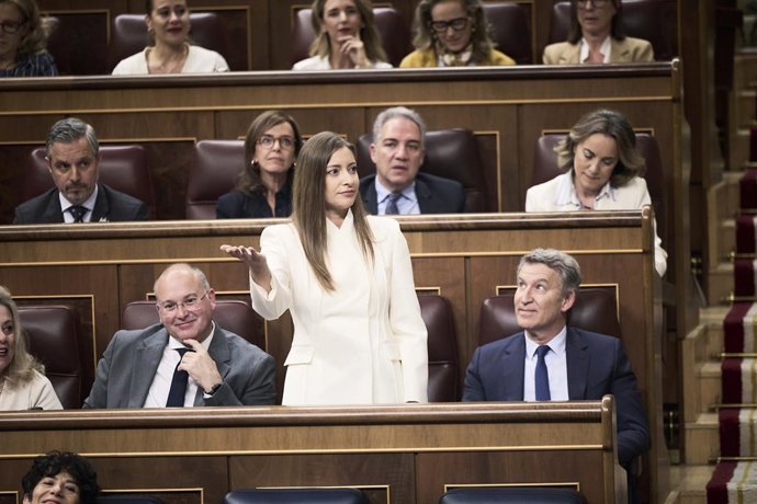 A porta-voz do PP no Congresso, Ester Muñoz, durante uma sessão plenária no Congresso, em 22 de abril de 2026, em Madri (Espanha). O plenário do Congresso debate a governabilidade da Espanha com perguntas feitas pelos diferentes grupos parlamentares