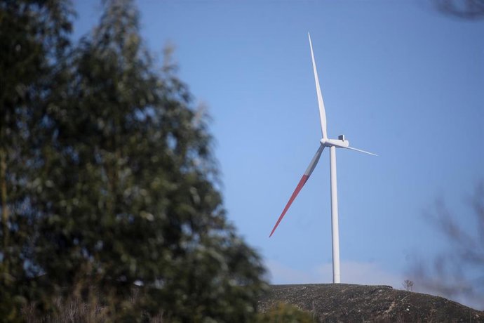 Archivo - Parque eólico de Mondego, a 19 de febrero de 2026, entre Ribadeo y Trabada, Lugo, Galicia (España). La compañía de capital público-privado Recursos de Galicia adquiere el Parque eólico Mondego al Banco Sabadell. La compra del Parque por parte de