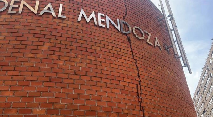 Grieta en la fachada del CEIP Cardenal Mendoza de Valladolid