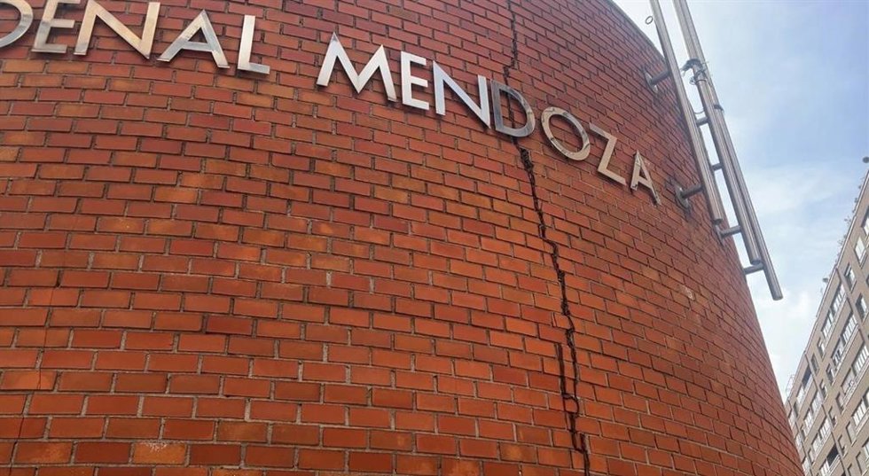 Grieta en la fachada del CEIP Cardenal Mendoza de Valladolid