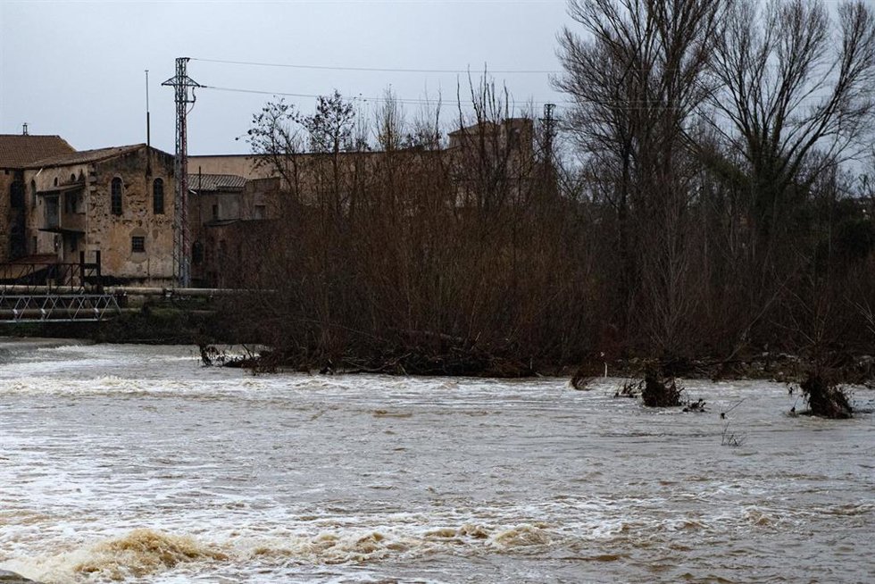 Archivo - El Río Ter a su paso por Sarrià de Ter, a 27 de diciembre de 2025, en Girona, Catalunya (España). 