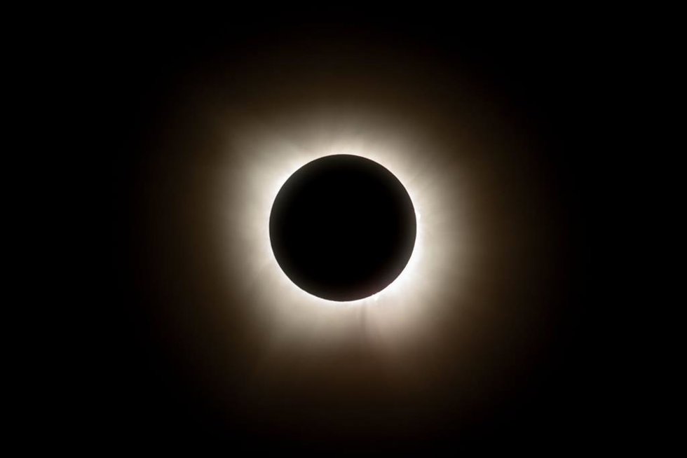 Eclipse total solar desde la nave Orión, a 6 de abril de 2026.