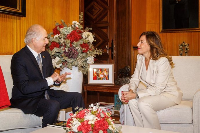 El exalcalde metropolinao de Caracas Antonio Ledezma durante su encuentro con la alcaldesa de Zaragoza, Natalia Chueca, en octubre de 2025.