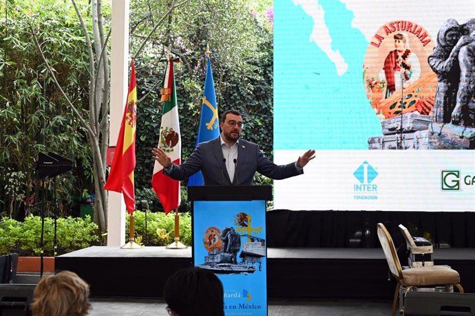 El presidente del Principado de Asturias, Adrián Barbón, durante la celebración del  Festival Señardá.