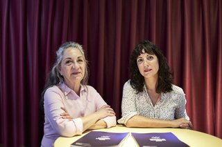 Teresa Cebrian i Glòria March en el relevo al frente de la AVA