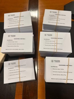 Papeletas para las elecciones al Rectorado de la UVA.