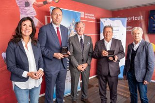 El alcalde de Santa Susanna, Joan Campolier, y el presidente de la Asociación Española de la Prensa Deportiva (AEPD), Jesús Álvarez, en la presentación de la Gala Nacional del Deporte, que se celebra este lunes en la localidad barcelonesa.