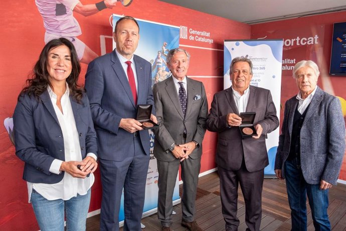 El alcalde de Santa Susanna, Joan Campolier, y el presidente de la Asociación Española de la Prensa Deportiva (AEPD), Jesús Álvarez, en la presentación de la Gala Nacional del Deporte, que se celebra este lunes en la localidad barcelonesa.