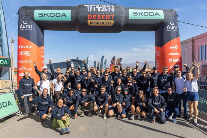 El equipo Aural Centros Auditivos ya está en Marruecos para visibilizar su mensaje en la Skoda Titan Desert Morocco 2026: 'Que la pérdida auditiva no te limite'.