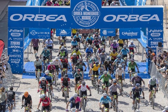 Salida de la Orbea Monegros 2026 en Sariñena.