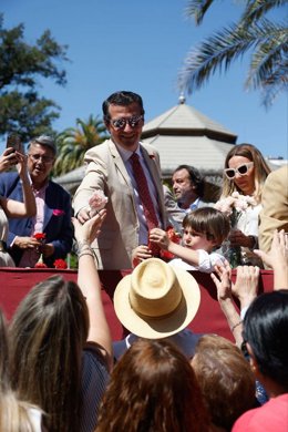 El alcalde de Córdoba, José María Bellido, en la Batalla de las Flores.