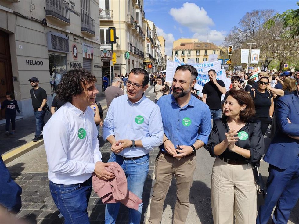 El concejal socialista Rubén Viruel, junto a los ediles Mariano Ruiz, Rosa del Mar Rodríguez y Pablo Orellana.