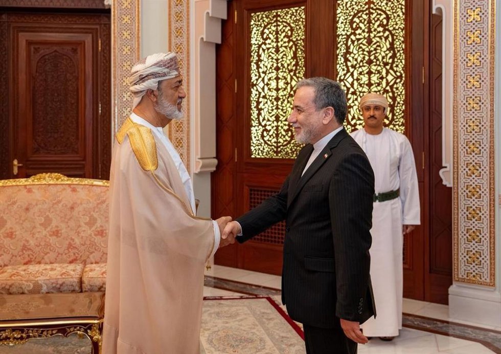 El ministro de Asuntos Exteriores de Irán, Abbas Araqchi, se ha reunido este domingo con el sultán de Omán, Haitham bin Tariq al Said