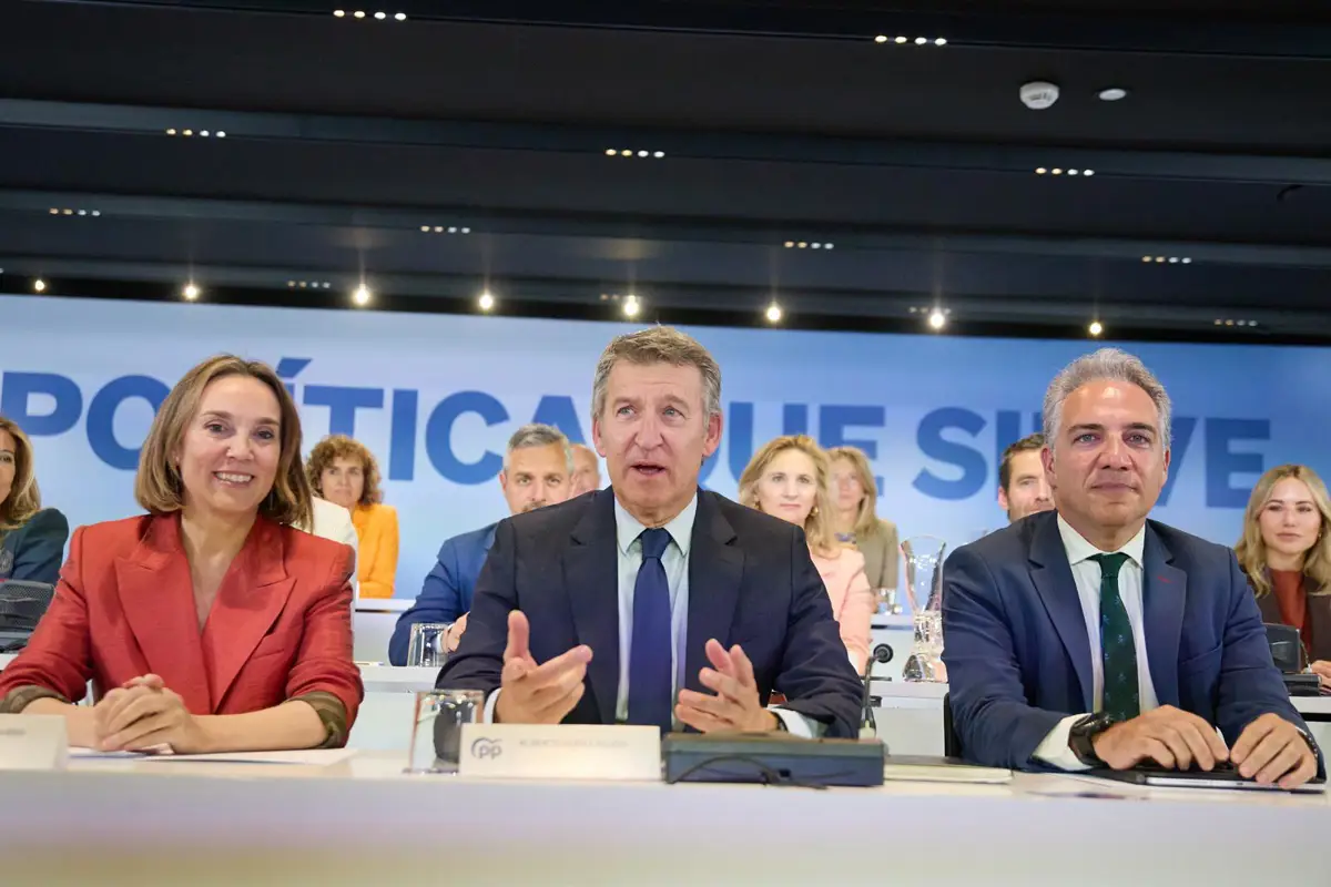 Cuca Gamarra, Alberto Núñez Feijóo y Elías Bendodo
