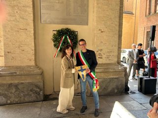 La secretària general de Justícia, Maite Casado, amb l'alcalde de Parma, Michele Guerra.