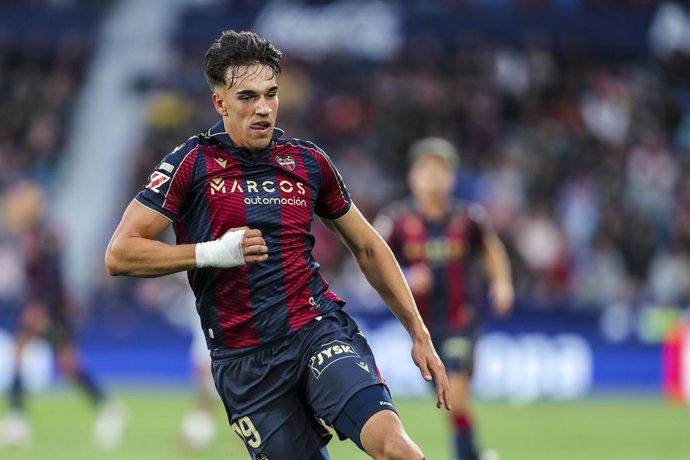 Carlos Espi of Levante UD in action during the Spanish league, LaLiga EA Sports, football match played between Levante UD and Sevilla FC at Ciutat de Valencia stadium on April 23, 2026, in Valencia, Spain.