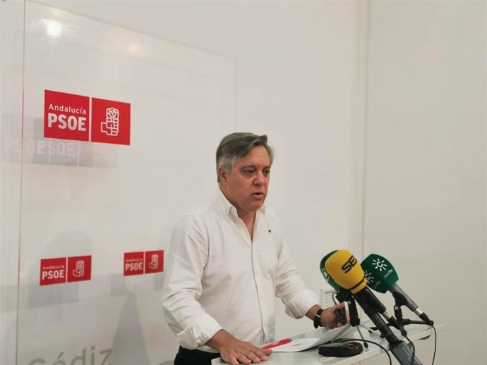 El portavoz del grupo municipal socialista en el Ayuntamiento de Cádiz, Óscar Torres.
